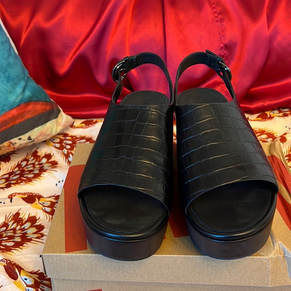 FITFLOP EMBOSSED platform sandals.